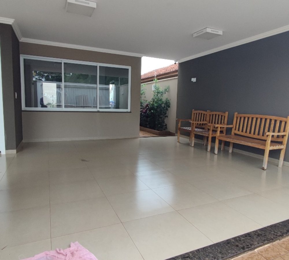 Excelente Casa à Venda em Caarapó