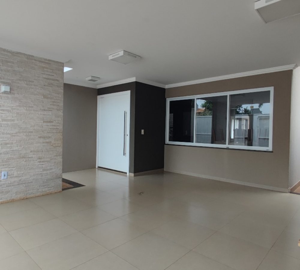 Excelente Casa à Venda em Caarapó