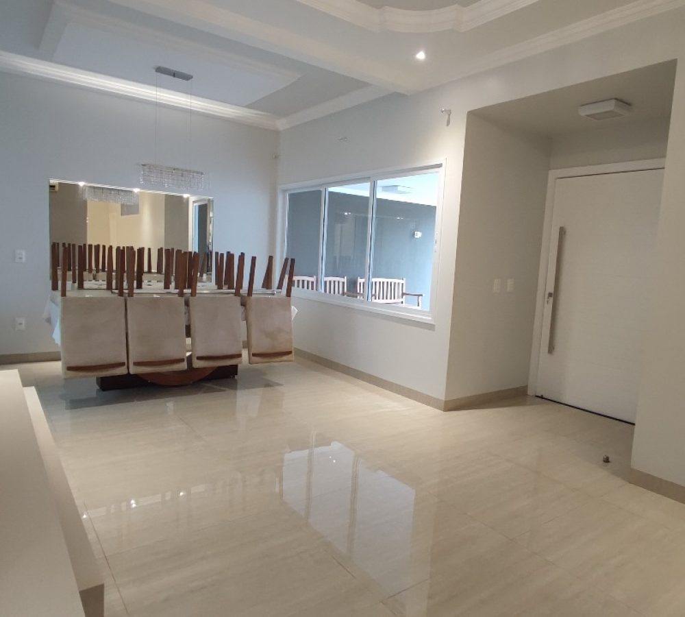 Excelente Casa à Venda em Caarapó